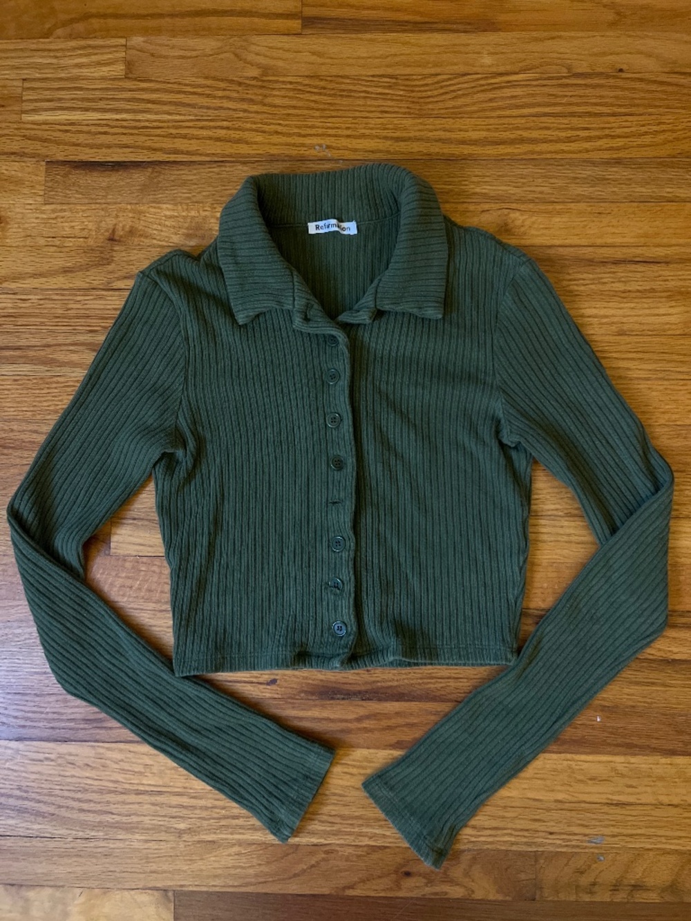 Dark green cropped long sleeve shirt